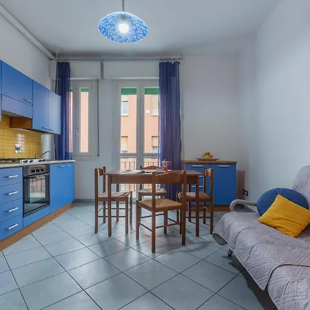 Guesthost - San Donato Fiera Apartment! Bologna