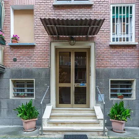 Guesthost - San Donato Fiera Apartment! Bologna