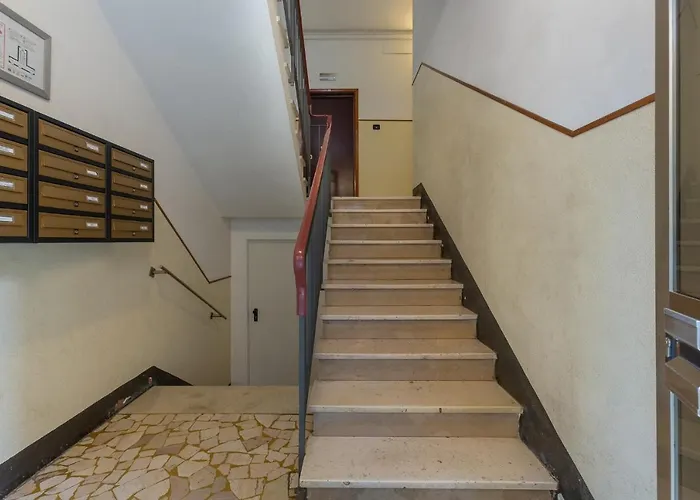 Guesthost - San Donato Fiera Apartment! Bologna