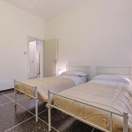 Lägenhet Guesthost - San Donato Fiera Apartment! *