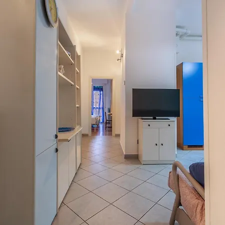 Guesthost - San Donato Fiera Apartment! شقة