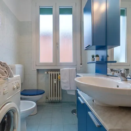 Guesthost - San Donato Fiera Apartment! بولونيا