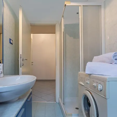 Guesthost - San Donato Fiera Apartment!