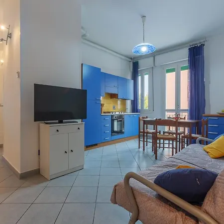 Guesthost - San Donato Fiera Apartment! Διαμέρισμα *