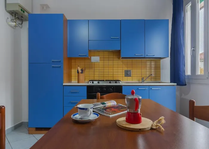 Guesthost - San Donato Fiera Apartment! * Болонья