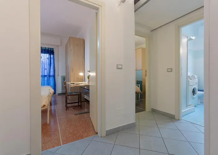 Guesthost - San Donato Fiera Apartment! * Болонья