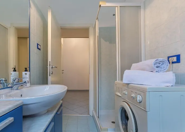 Guesthost - San Donato Fiera Apartment!